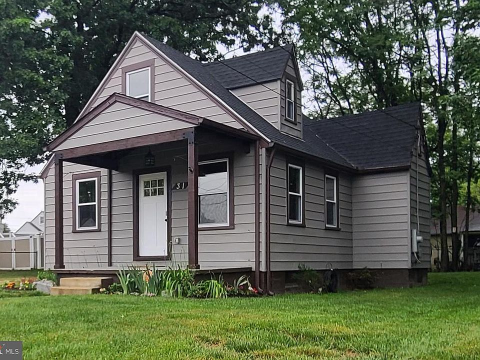 1st image of 31 1st Ave