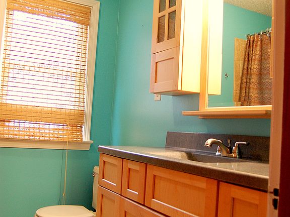 Bathroom-2nd floor