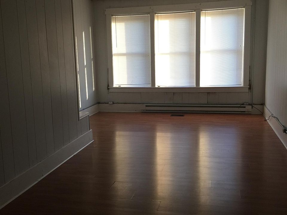 1st image of 136 W Main St