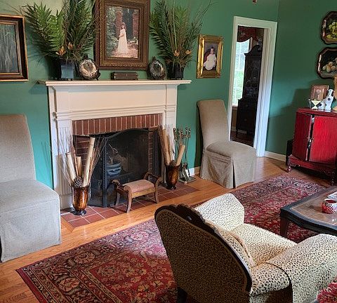 Living Room with fireplace