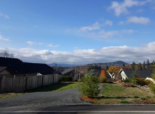 1636 NE Beacon Dr, Grants Pass, OR 97526