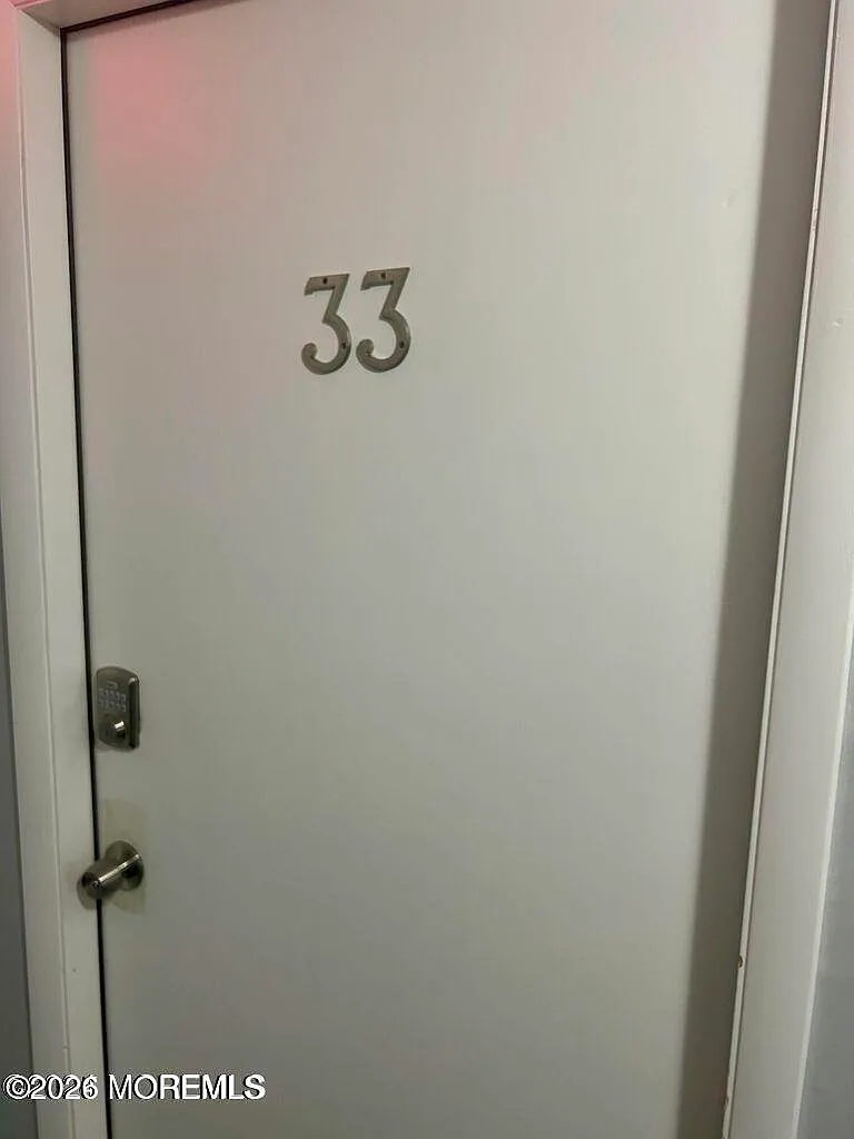 2 bed, 870 sqft, $2,100 — Photo 4