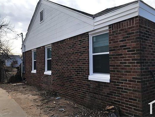 5th image of 2136 NE 19th St