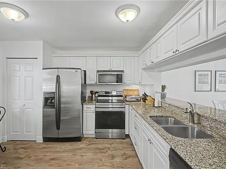 7065 Dennis Cir #F103 — Photo 5