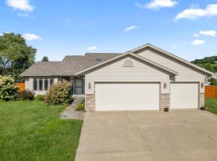 2306 Sandside Ct, Onalaska, WI 54650