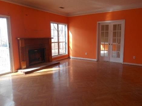 4th image of 290 Clearwater Pl