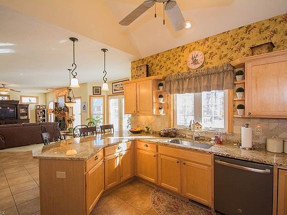 2nd image of 5865 New Haven Dr