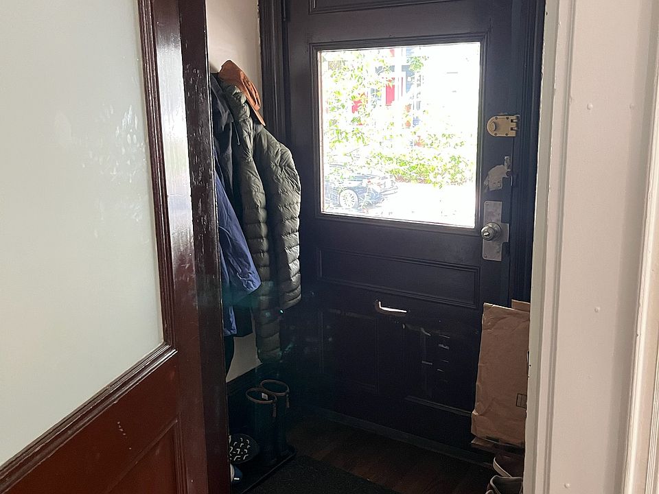 Private entry way with mud room