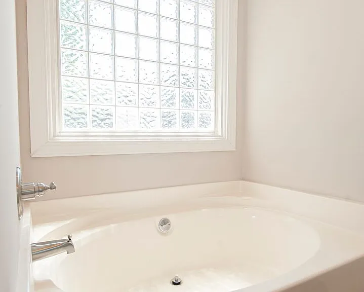 1124 Stafford Dr — Photo 17