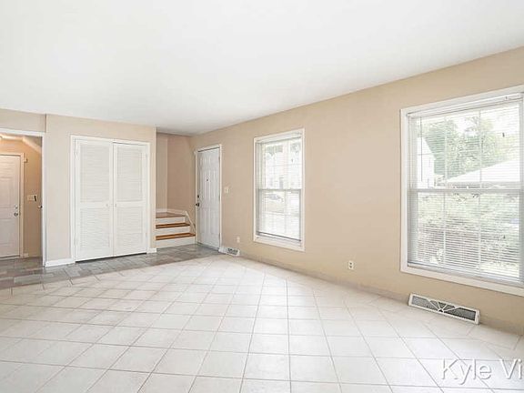 3rd image of 1508 Rossman Ave SE