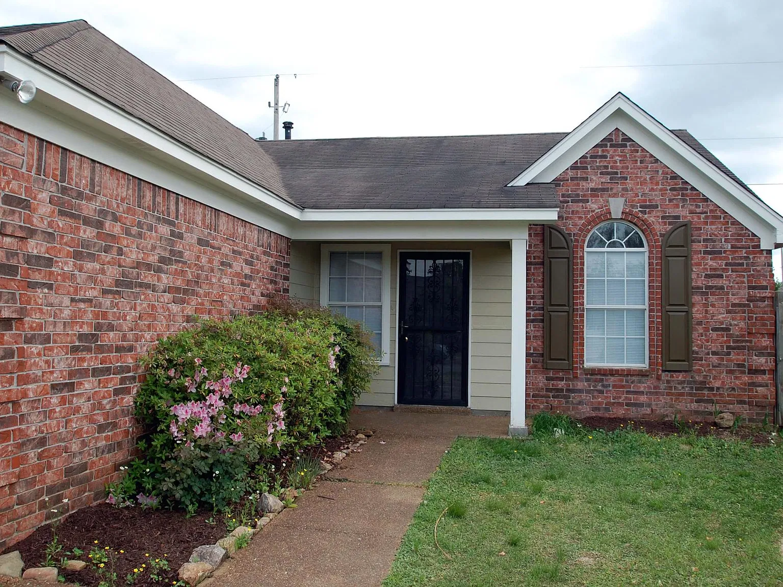 3 bed, 1280 sqft, $1,750 — Photo 2