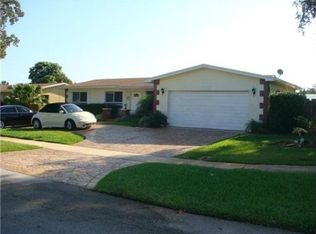 1701 NW 104th Ter, Pembroke Pines, FL 33026