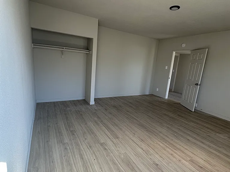 16018 L St #B — Photo 4