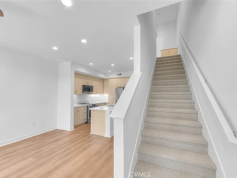 149 N 1st Ave — Photo 17
