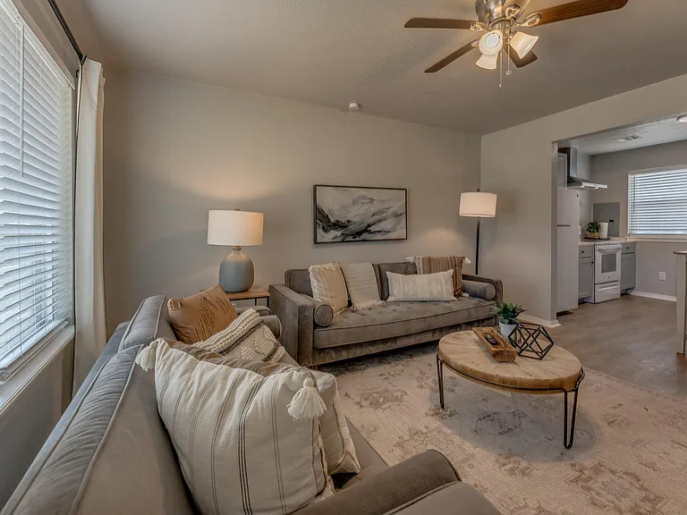1009 E Main St #1 — Photo 3