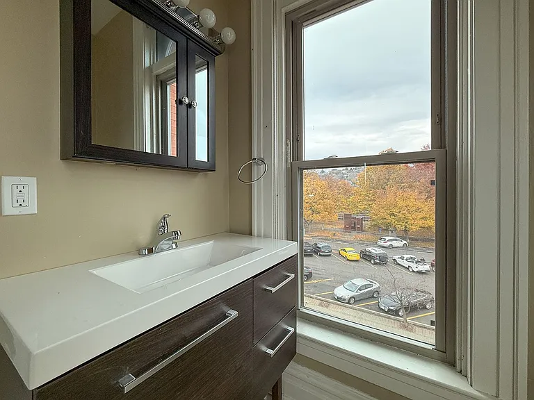 17 SW Frazer Ave — Photo 3
