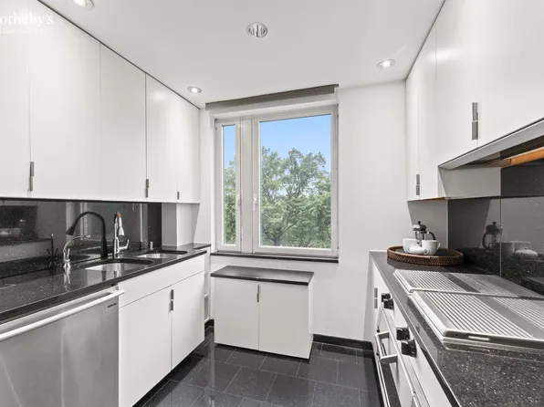 930 5th Avenue image 4 of 14