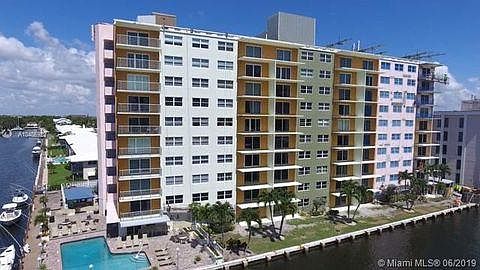 1st image of 2900 NE 30th St APT 4C