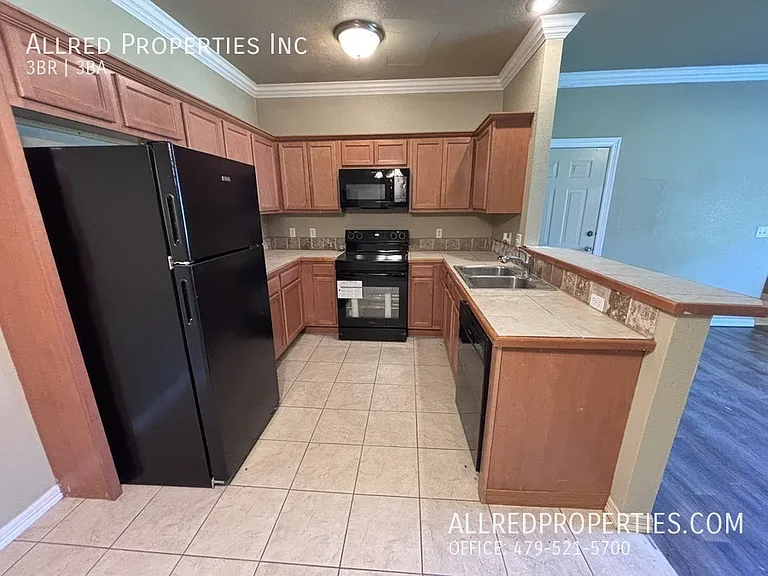 114 S Ray Ave — Photo 5