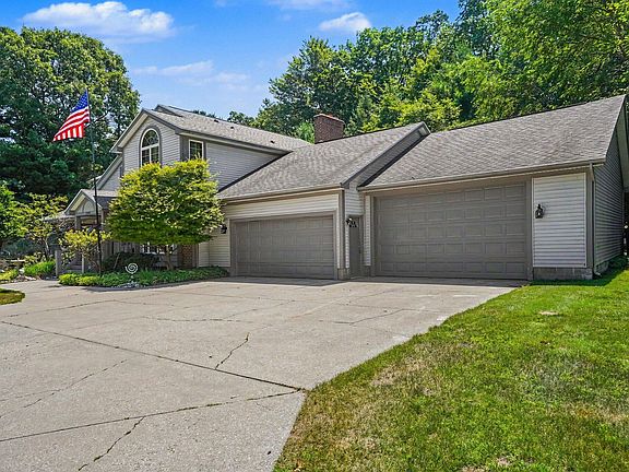 5th image of 2065 Forest Park Rd