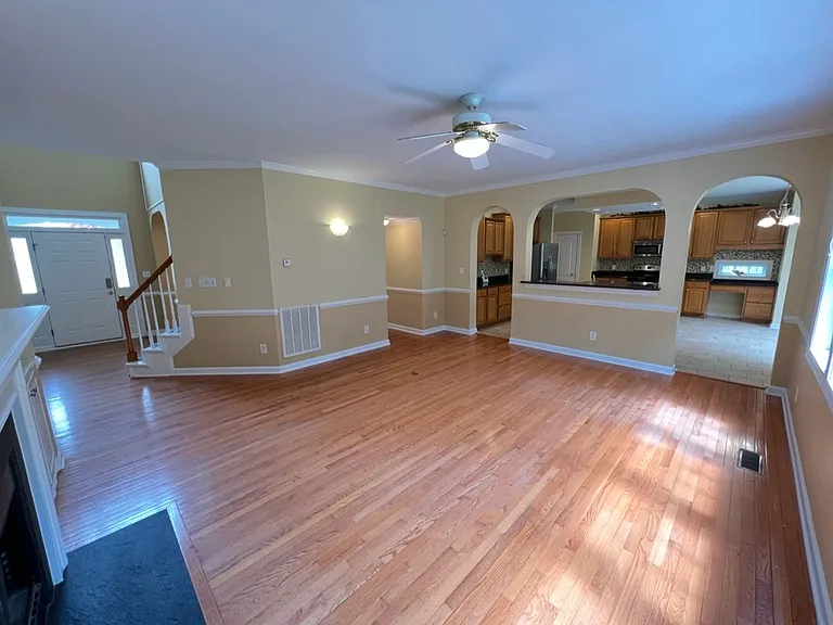 1006 Goldenview Ct — Photo 11