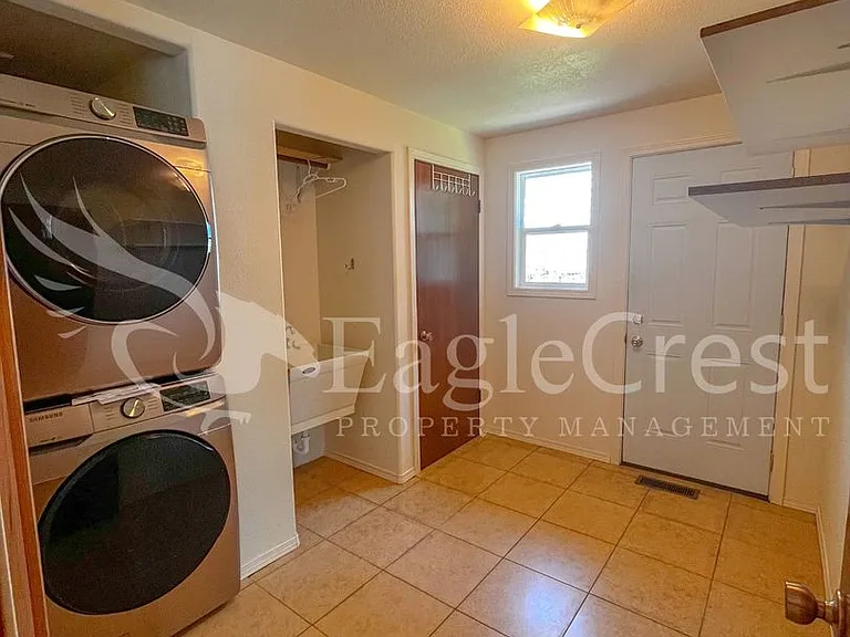 1130 SE Colonial Dr — Photo 6