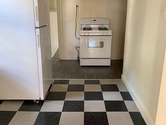 4th image of 9 Granite St Floor 1