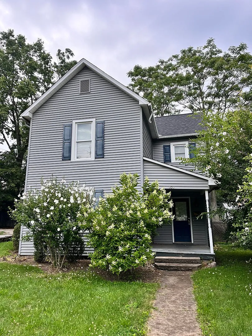 3 Bed, 2 bath House! — Photo 1