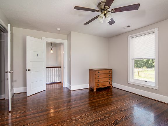2nd image of 148 Warwick St Room 1