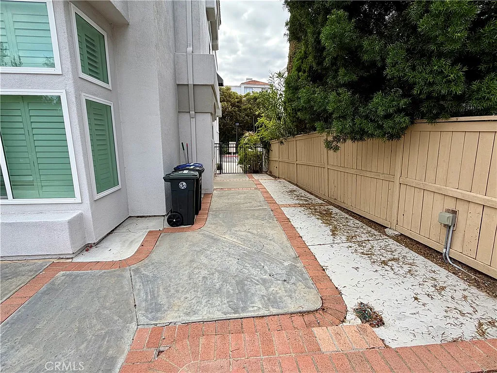 3 bed, 2.5 bath, 1342 sqft, $4,250 — Photo 4