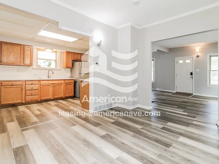 1559191_004_dining_room_5.jpg