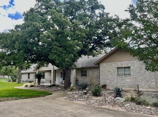 215 Oak Wood Rd, Kerrville, TX 78028