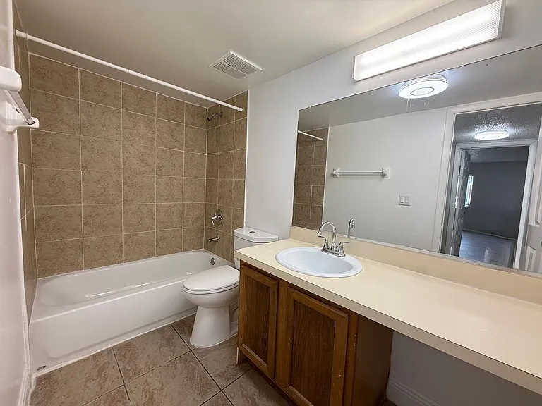 4115 S Semoran Blvd #11 — Photo 3