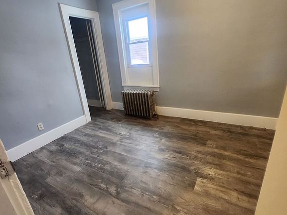 4th image of 421 W 16th St #1