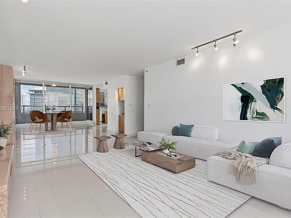 2nd image of 1541 Brickell Ave #B3403