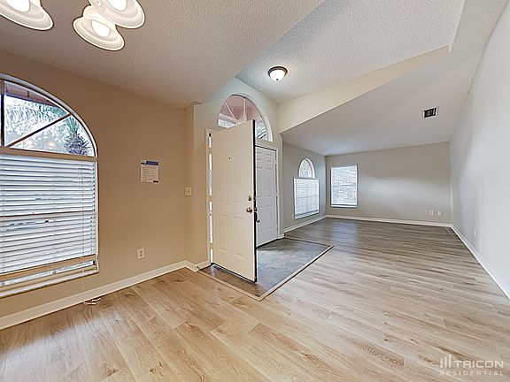 4th image of 24329 Twin Lake Dr