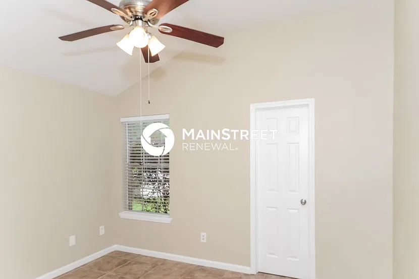 2127 Whittier Dr — Photo 2