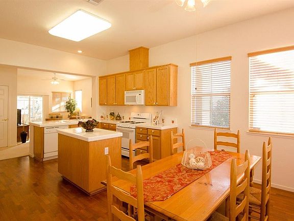 3rd image of 2842 Herford Ln