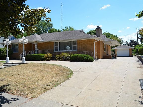3rd image of 610 1st Ave E