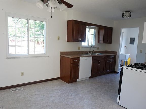 5th image of 37727 Green Dr