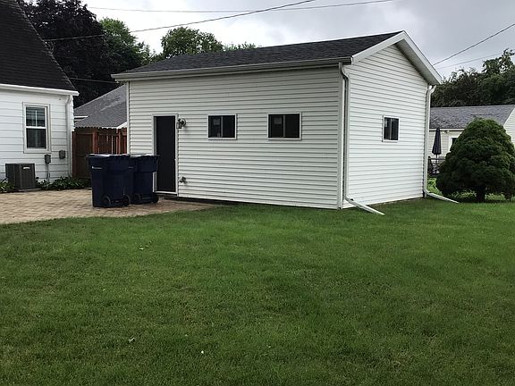 4th image of 1221 Bennett St