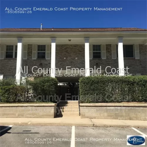 105 Country Club Dr Photo 1
