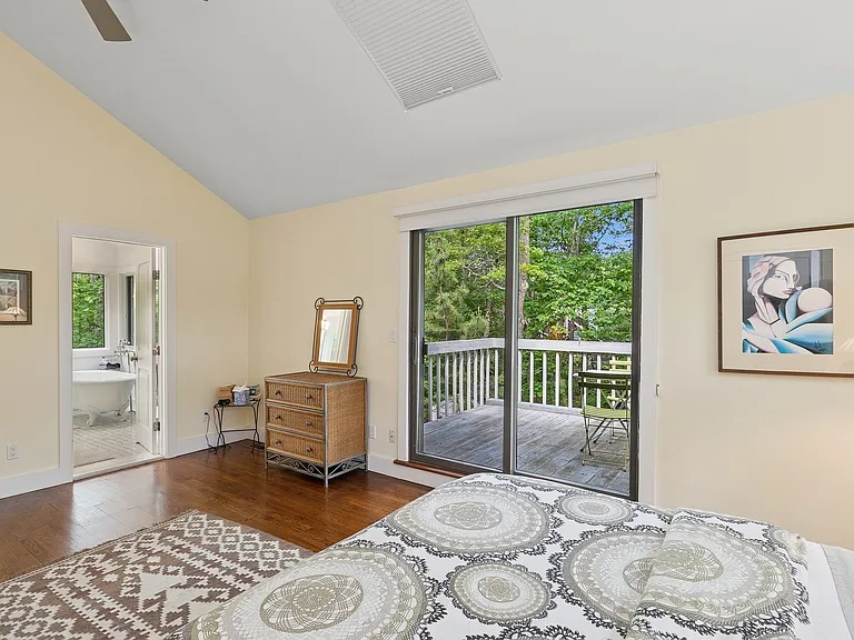 31 Montauk Ave — Photo 21