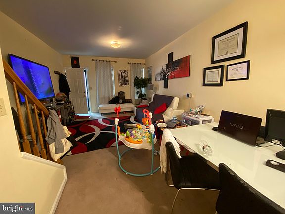 4th image of 1124 N Walnut St