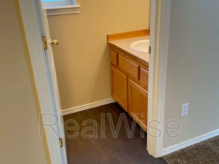 2621 NW Cedar Ave #4 — Photo 7