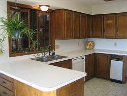 Spacious kitchen, tons of cabinets and counter space!