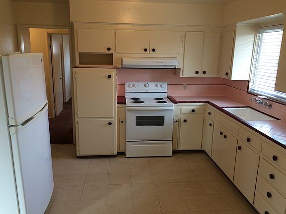 3rd image of 3946 N Hughes Ave