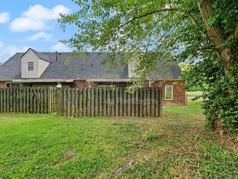 817 Lancelot Ct — Photo 19