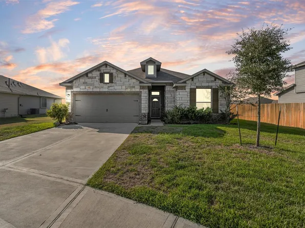 503 Turtle Dove Dr, Sealy, TX 77474
