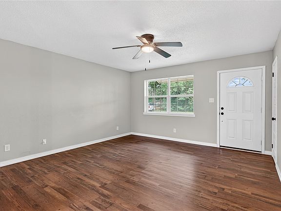 5th image of 101 E Ivy St